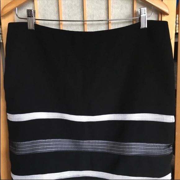 WHBM Black & White Skirt SZ 8 - Picture 5 of 8